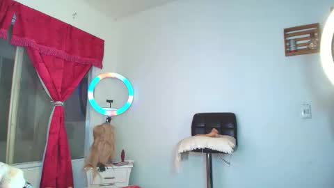 Snapshot of angye_hot chatting on October 19, 11:11 am Jovana Michell online show from October 19, 11:11 am