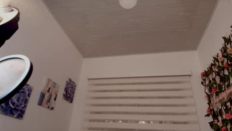 laura  online show from February 24, 12:14 pm