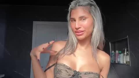 Snapshot of aniishaa chatting on February 24, 12:36 pm anisha online show from February 24, 12:36 pm