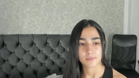 anika_h online show from May 29, 12:47 pm