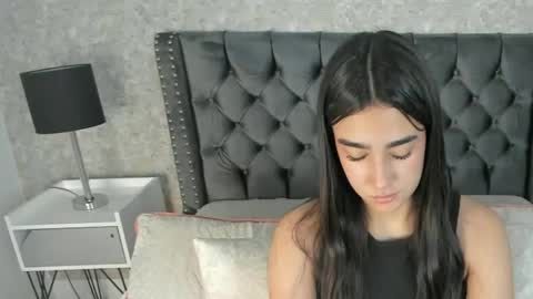 anika_h online show from May 30, 12:13 pm