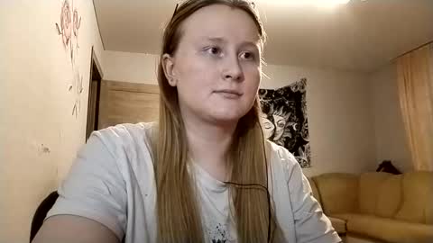 Snapshot of anika_lipps chatting on October 10, 12:42 am Anika online show from October 10, 12:42 am