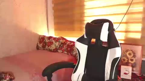 Snapshot of anikkafox chatting on October 31, 6:58 am Nikka online show from October 31, 6:58 am