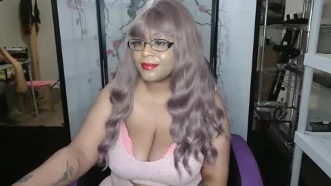 Snapshot of anime_vampires chatting on February 4, 8:09 am anime_vampires online show from February 4, 8:09 am