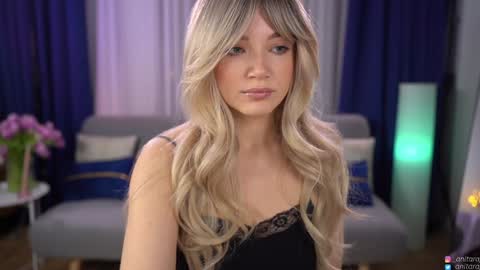 Im Anita thumb up me please its important online show from February 20, 9:26 pm