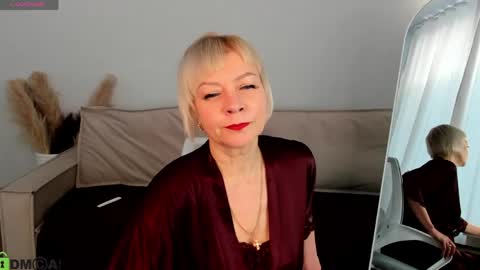 ann_annise online show from April 18, 12:36 am