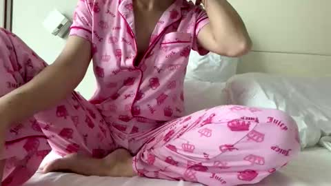 Anna online show from April 2, 7:06 am