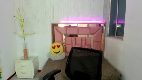 Snapshot of anna_moon18 chatting on June 3, 9:20 pm ANNA online show from June 3, 9:20 pm