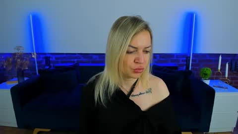 Snapshot of anna_snow9 chatting on October 26, 6:58 pm anna_snow9 online show from October 26, 6:58 pm