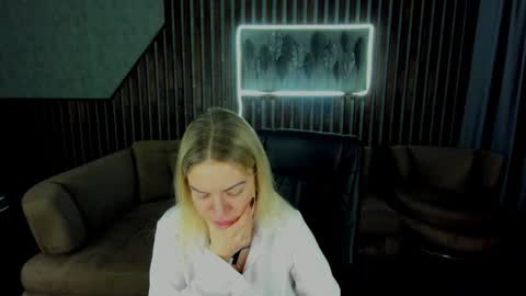 Snapshot of anna_snow9 chatting on December 3, 6:43 am anna_snow9 online show from December 3, 6:43 am