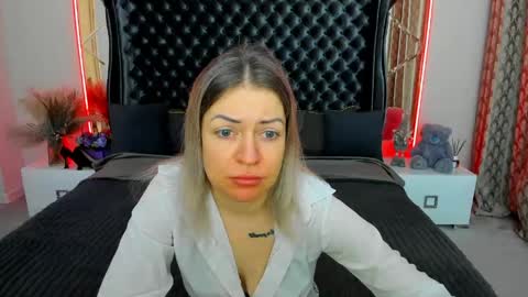 Snapshot of anna_snow9 chatting on March 22, 6:11 pm anna_snow9 online show from March 22, 6:11 pm