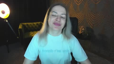 Snapshot of anna_snow9 chatting on April 1, 5:41 am anna_snow9 online show from April 1, 5:41 am