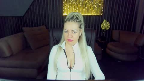Snapshot of anna_snow9 chatting on April 18, 5:33 am anna_snow9 online show from April 18, 5:33 am