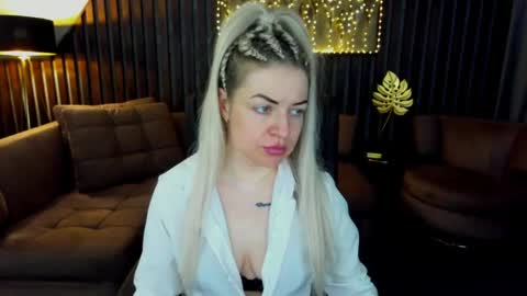 Snapshot of anna_snow9 chatting on May 1, 5:56 am anna_snow9 online show from May 1, 5:56 am