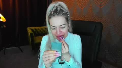 Snapshot of anna_snow9 chatting on May 5, 5:37 am anna_snow9 online show from May 5, 5:37 am