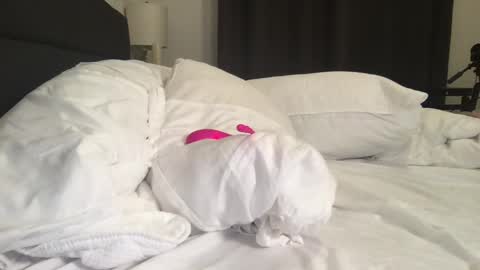 Snapshot of annabisoux chatting on February 8, 1:54 am Anna online show from February 8, 1:54 am