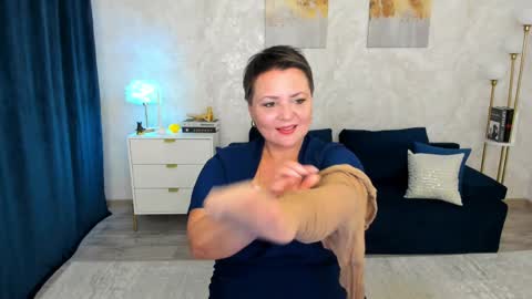 annacorlane online show from May 18, 4:07 am