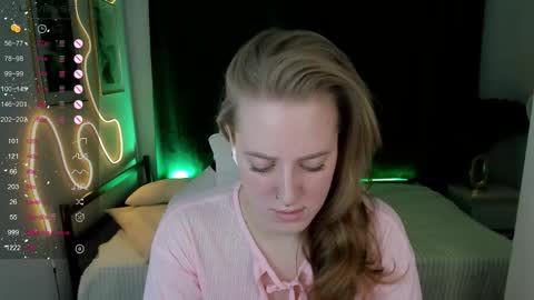 annagrees1 online show from December 15, 2:32 pm