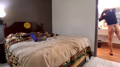 Snapshot of annaleecross chatting on March 1, 2:52 pm Anna Lee Cross online show from March 1, 2:52 pm