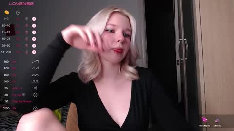 Snapshot of annamilky chatting on October 13, 12:27 pm annamilky online show from October 13, 12:27 pm