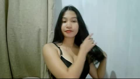 Snapshot of annarot chatting on October 12, 1:21 pm Riane online show from October 12, 1:21 pm