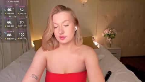 Snapshot of anne_leee chatting on January 14, 4:47 am Emma online show from January 14, 4:47 am