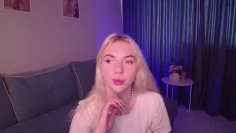 Snapshot of annetenet chatting on September 19, 9:22 am Annet online show from September 19, 9:22 am