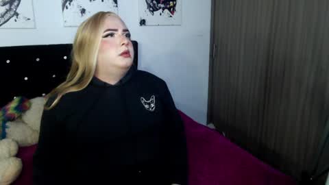 Snapshot of annevanhelsing chatting on July 10, 4:17 am Anne VanHelsing online show from July 10, 4:17 am