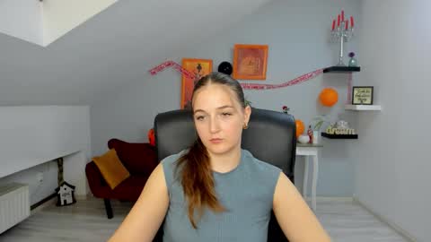 annewilsonn online show from October 30, 1:23 pm