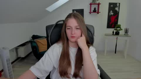 annewilsonn online show from May 12, 4:53 am