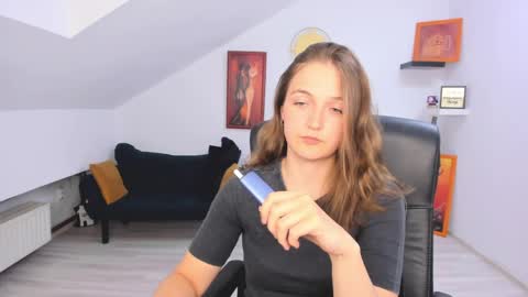 annewilsonn online show from June 2, 10:39 am