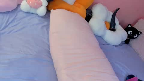 Snapshot of anni_rosss chatting on December 4, 2:31 am anni online show from December 4, 2:31 am