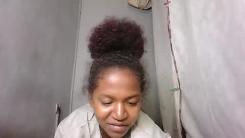 annick98 online show from February 25, 7:40 am