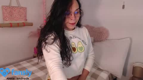 Snapshot of annie_andrade_ chatting on December 11, 12:02 am Annie online show from December 11, 12:02 am