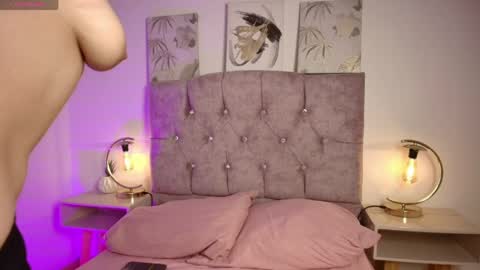 Snapshot of annie_bonnie_ chatting on June 3, 11:35 am Annie Bonnie online show from June 3, 11:35 am