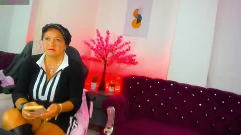 Snapshot of annie_carterr_ chatting on May 16, 12:48 pm annie_carterr_ online show from May 16, 12:48 pm