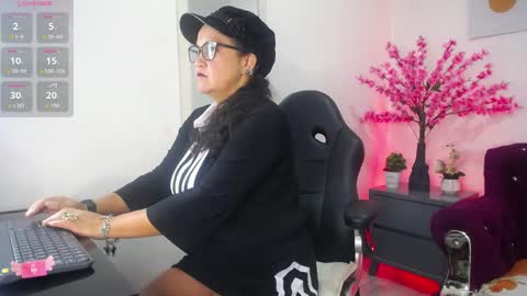 Snapshot of annie_carterr_ chatting on May 29, 12:25 pm annie_carterr_ online show from May 29, 12:25 pm