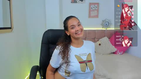 Snapshot of annie_collen chatting on February 22, 7:36 pm Anna online show from February 22, 7:36 pm