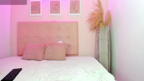 annie_dolce_ online show from June 3, 12:19 pm