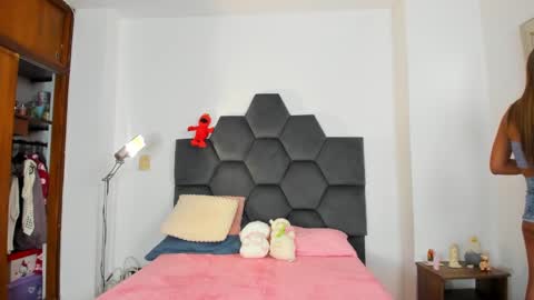 Snapshot of annie_dreams69 chatting on February 2, 1:34 am Annie online show from February 2, 1:34 am