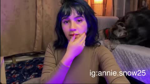 Snapshot of annie_snow_ chatting on March 1, 12:39 am JEANNE no olvides seguirme dont forget follow me uu online show from March 1, 12:39 am