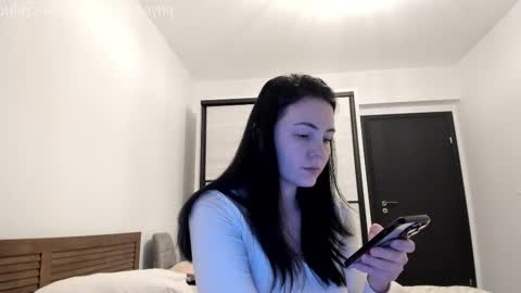 Annie online show from February 4, 6:25 pm