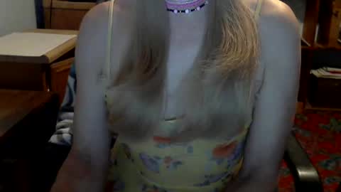 Snapshot of anniegurl chatting on March 2, 9:53 am anniegurl online show from March 2, 9:53 am