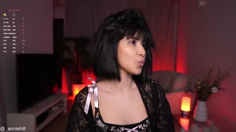 Snapshot of anniehillofficial_ chatting on January 19, 7:47 pm anniehillofficial_ online show from January 19, 7:47 pm