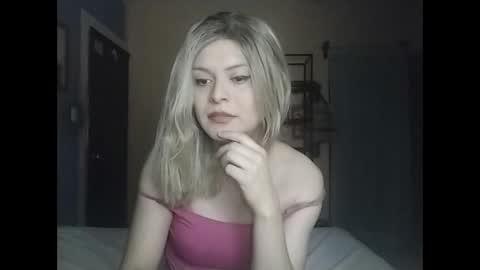 Snapshot of anniejarocha chatting on May 2, 4:39 am JarochaFem online show from May 2, 4:39 am