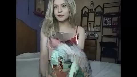 Snapshot of anniejarocha chatting on May 3, 4:07 am JarochaFem online show from May 3, 4:07 am