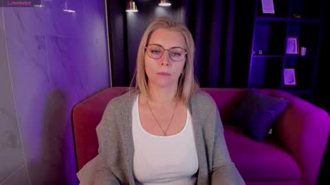 Annie online show from September 12, 5:40 am