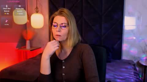 Annie online show from January 14, 8:20 am