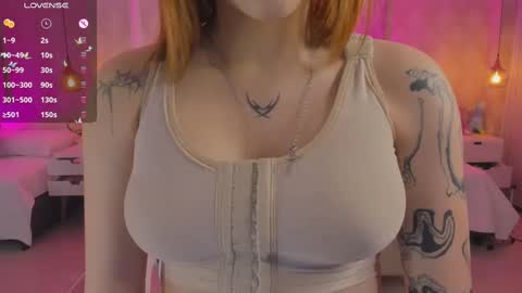 Snapshot of anniita_ chatting on February 25, 6:36 am VIVIANNA online show from February 25, 6:36 am