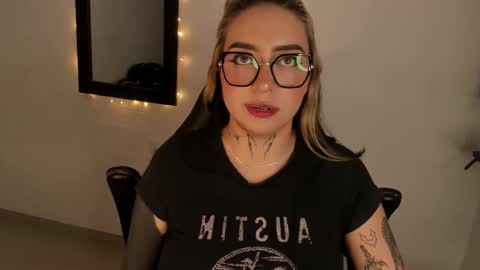 Annika online show from February 20, 1:33 pm